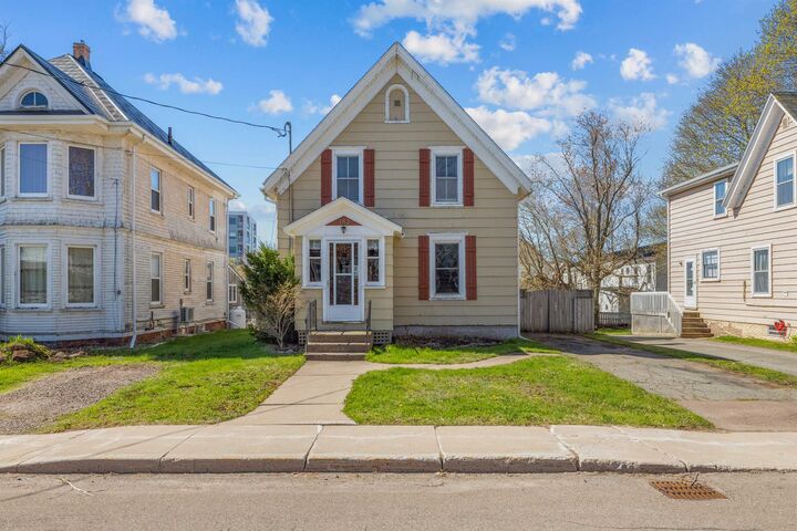 Property Photo:  182 Hanover Street  PE C1E 1E6 