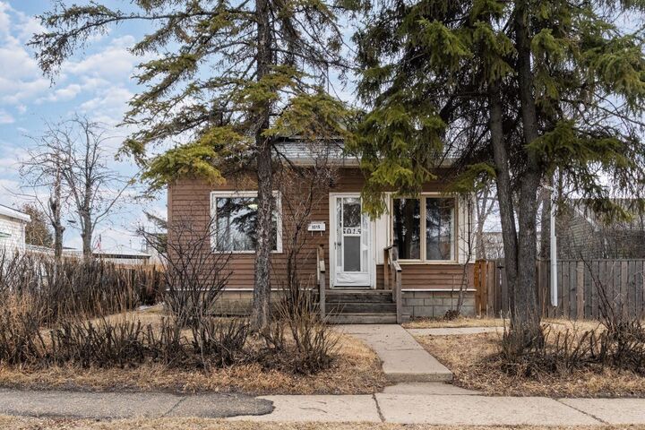 5015 52A Street — photo 1