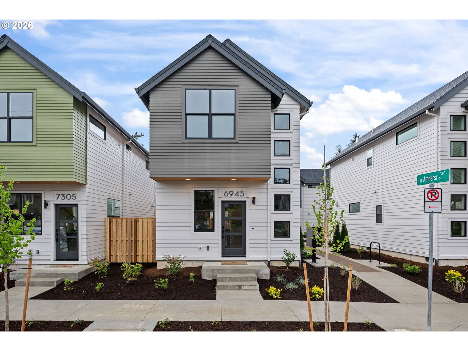 Property Photo:  6945 N Burr Ave  OR 97203 