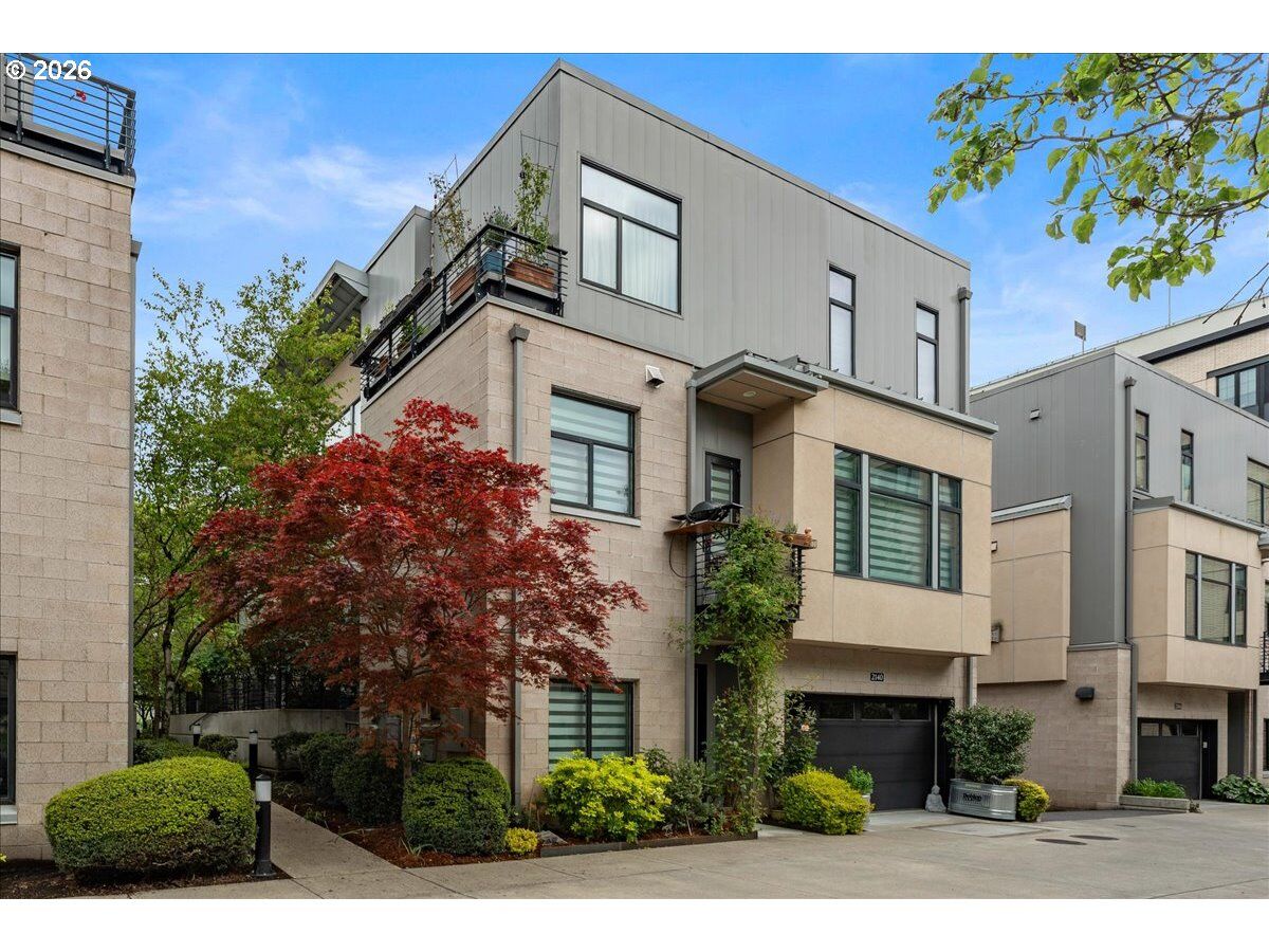 Property Photo:  2140 NW 16th Ave  OR 97209 