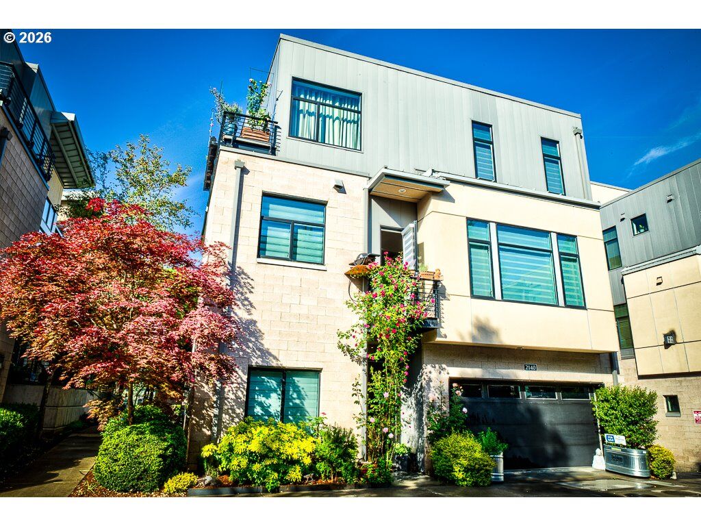 Property Photo:  2140 NW 16th Ave  OR 97209 