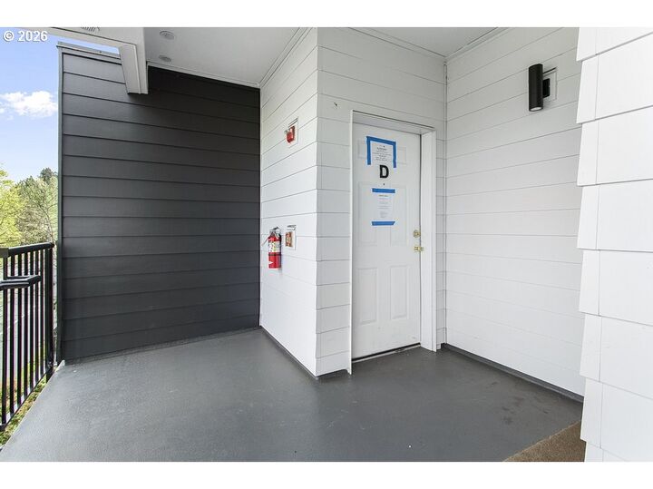 Property Photo:  622 S Nevada St D  OR 97219 