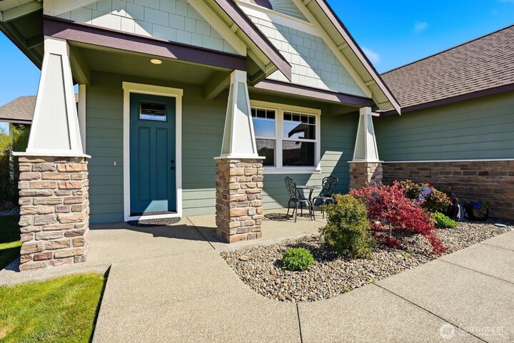 Property Photo:  607 W Lilac Way  WA 98926 
