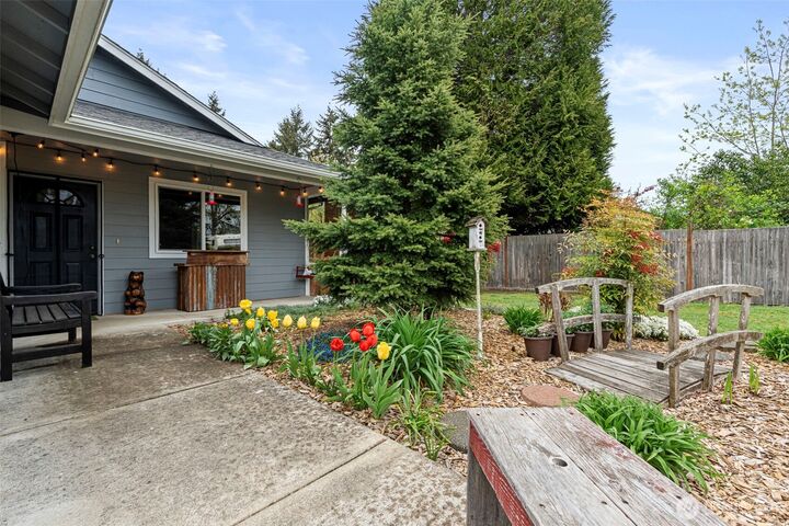Property Photo:  305 E Oakview Avenue  WA 98531 