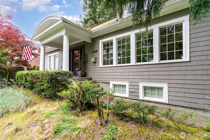 Property Photo:  3901 S Court Street  WA 98144 
