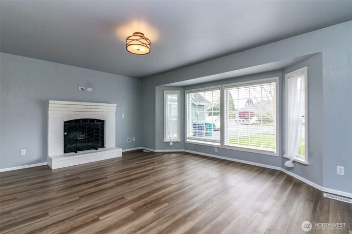 Property Photo:  124  Jewell Street  WA 98022 