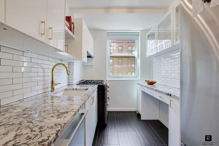 Property Photo:  63 E 9th Street 4-O  NY 10003 