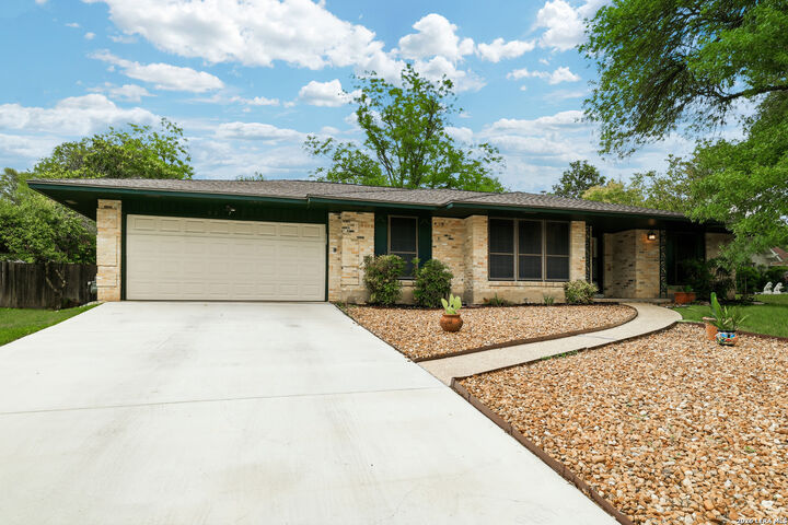 Property Photo:  92 Bluet Ln  TX 78213 