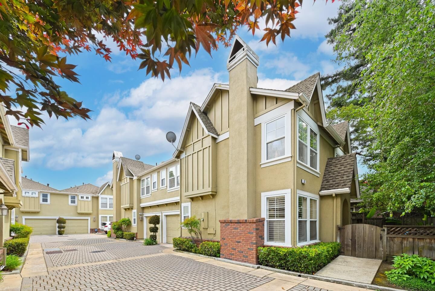 Property Photo:  707 Valparaiso Avenue  CA 94025 