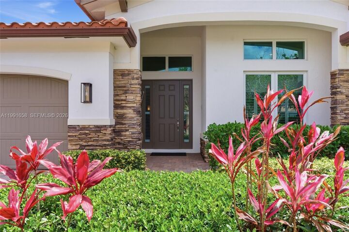 Property Photo:  10460 Ranchette Dr  FL 33328 