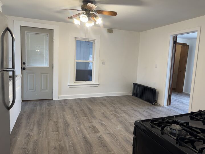 Property Photo:  69 Smith Street 2  CT 06053 