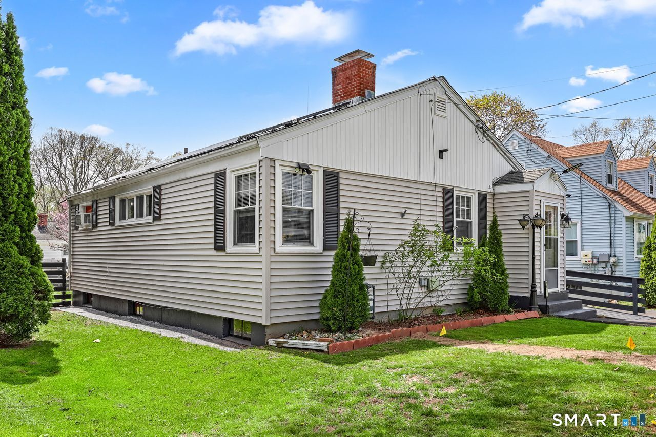 Property Photo:  181 Parkview Street  CT 06451 