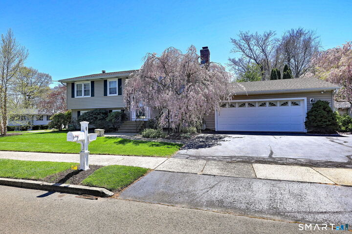 Property Photo:  4 Dora Drive  CT 06513 