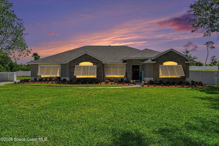 Property Photo:  3812 Woodhaven Court  FL 32796 