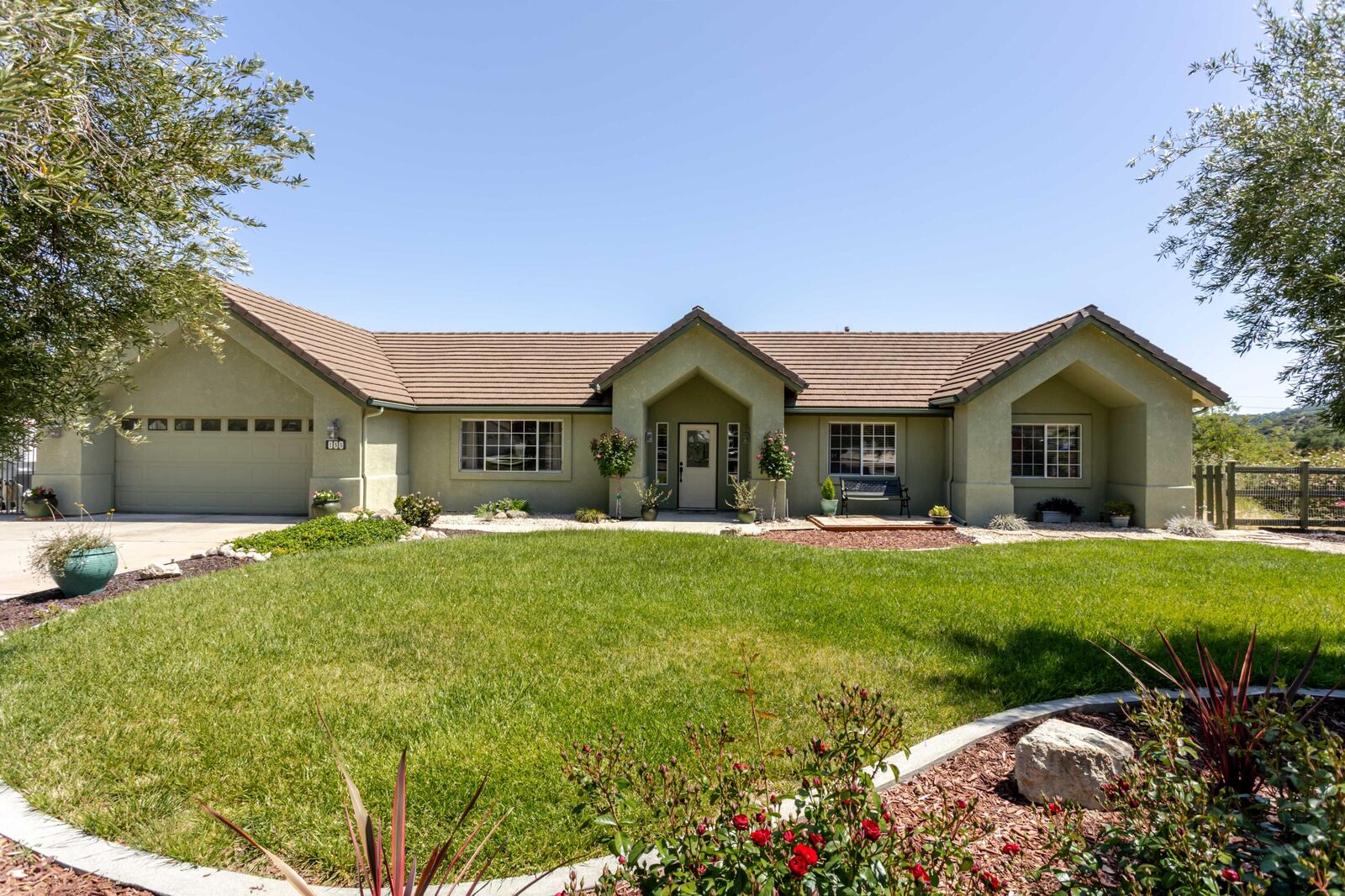 Property Photo:  155 Eagle Creek Court  CA 93422 