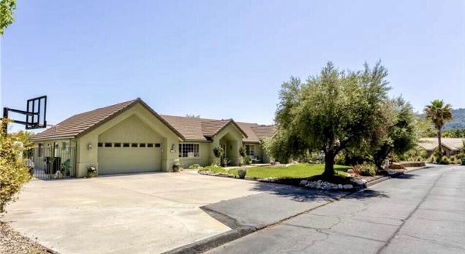 Property Photo: 155 Eagle Creek Court CA 93422