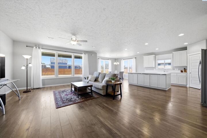 Property Photo:  3918 Bismarck Ln  WA 99301 