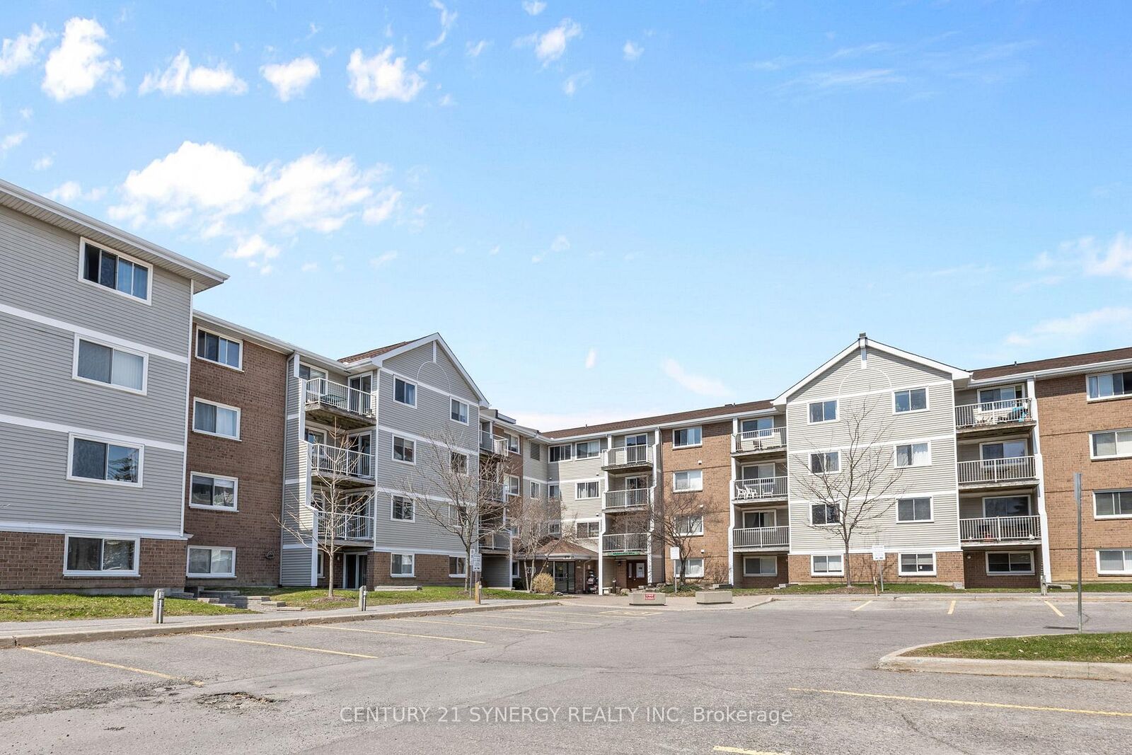 Property Photo:  270 Brittany Road 118  ON K1K 4M3 