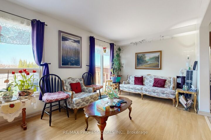 Property Photo: 44 Shephard Avenue ON L9R 2E8