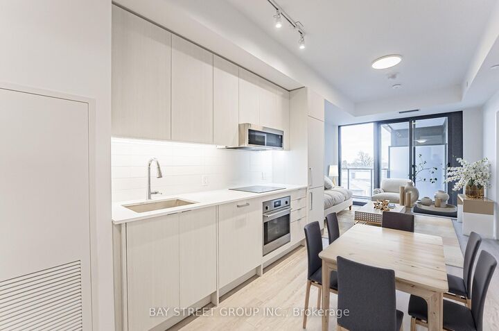 Property Photo: 250 Lawrence Avenue W 526 ON M5M 1B2