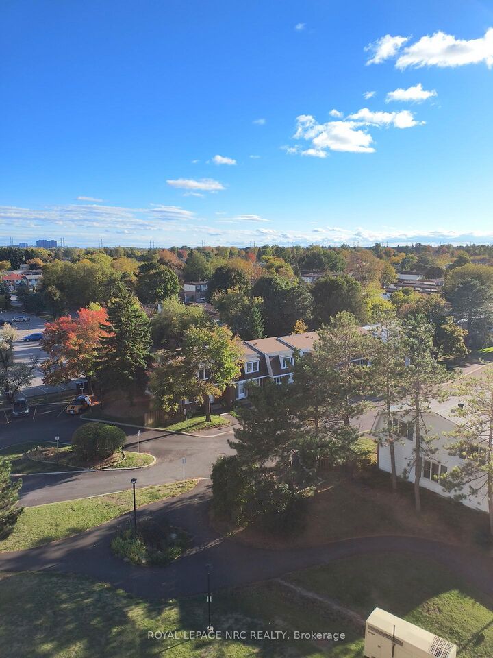 Property Photo: 900 Dynes Road 706 ON K2C 3L6