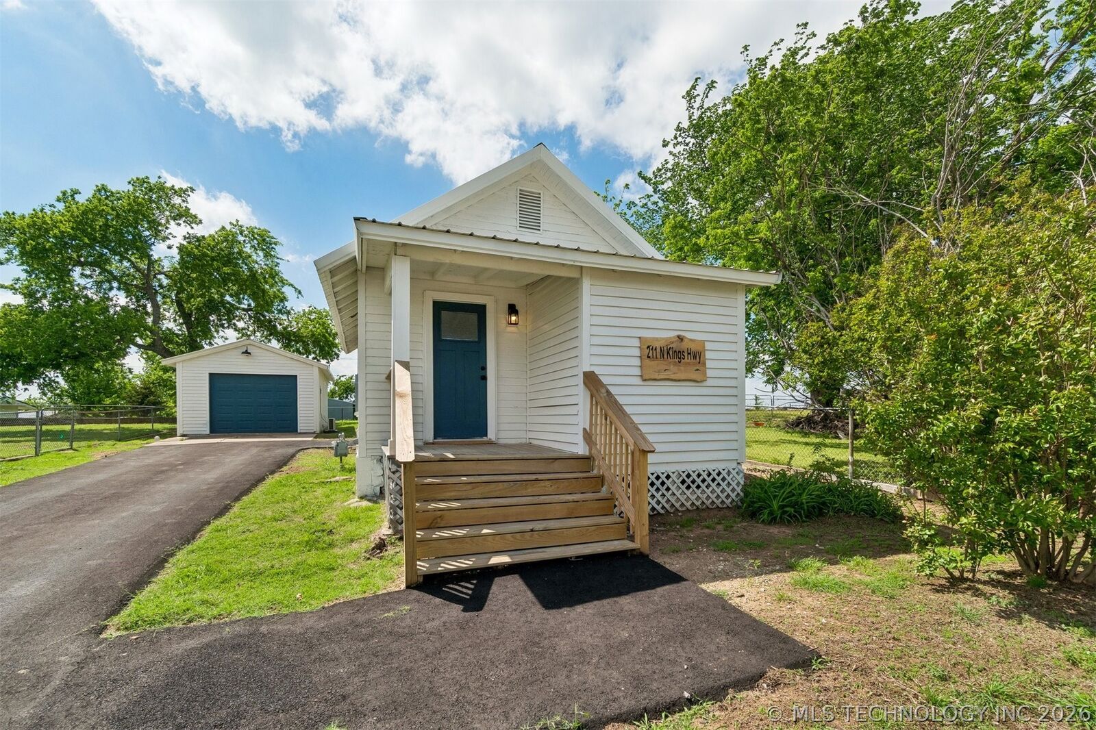 Property Photo:  211 N Kings Highway  OK 74023 