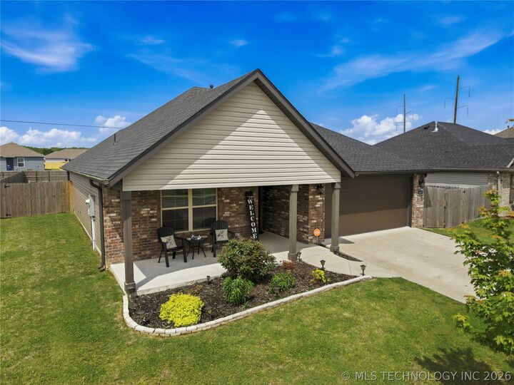 Property Photo: 1807 E Endura Park Drive AR 72761