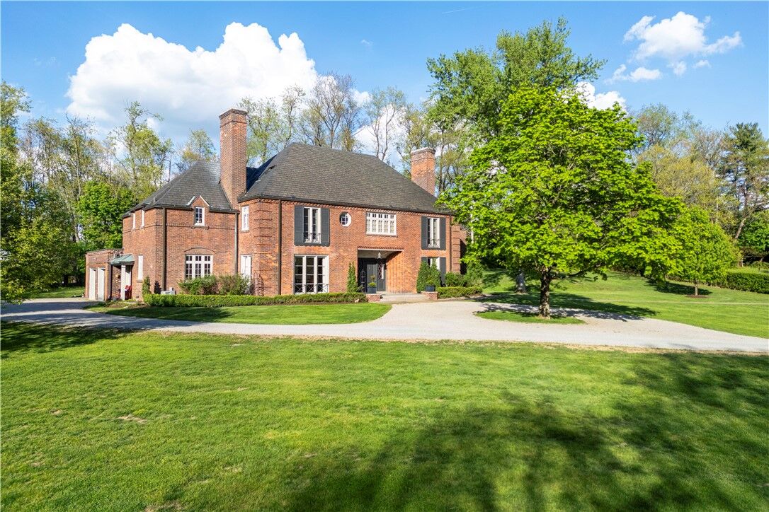 Property Photo:  470 Fairview Rd  PA 15238 