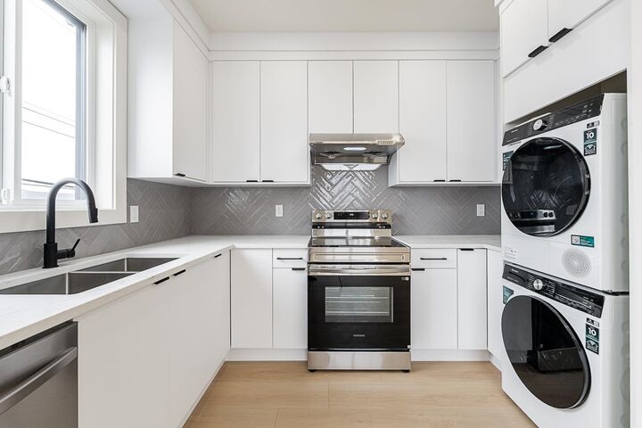 Property Photo:  6554 Charles Street 4  BC V5B 2H1 