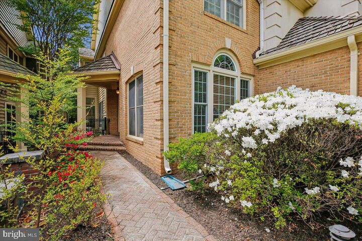 Property Photo:  7940 Turncrest  MD 20854 