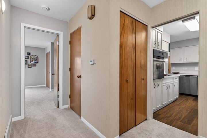 Property Photo:  284 Indiandale Road SE  IA 52403 