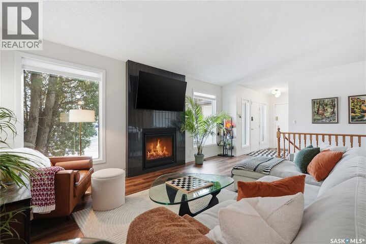 Property Photo: 627 Delaronde Crescent SK S7J 3Z9
