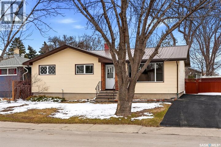 Property Photo:  41 McCormick Crescent  SK S4T 6J9 