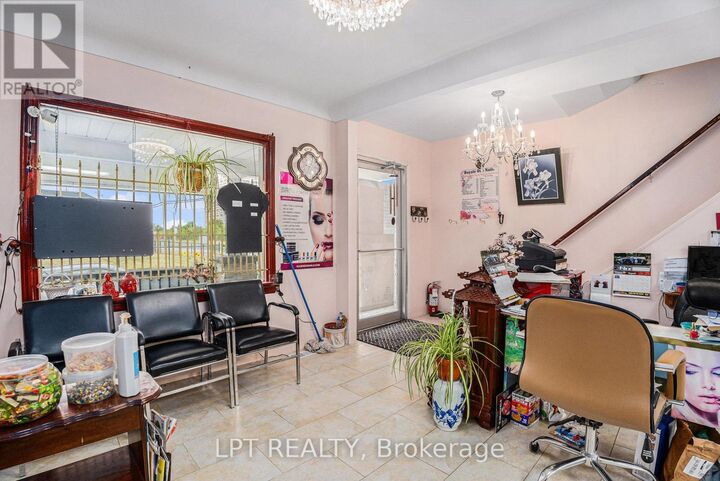 Property Photo: 257 Parkdale Avenue ON K1Y 1G1