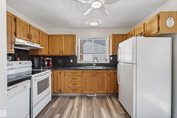 Property Photo: 5003 38 Street AB T9M 2B2