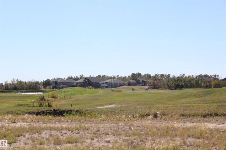 13 Whitetail Crescent — photo 1