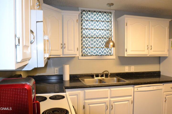 Property Photo: 701 20th Street ND 58501