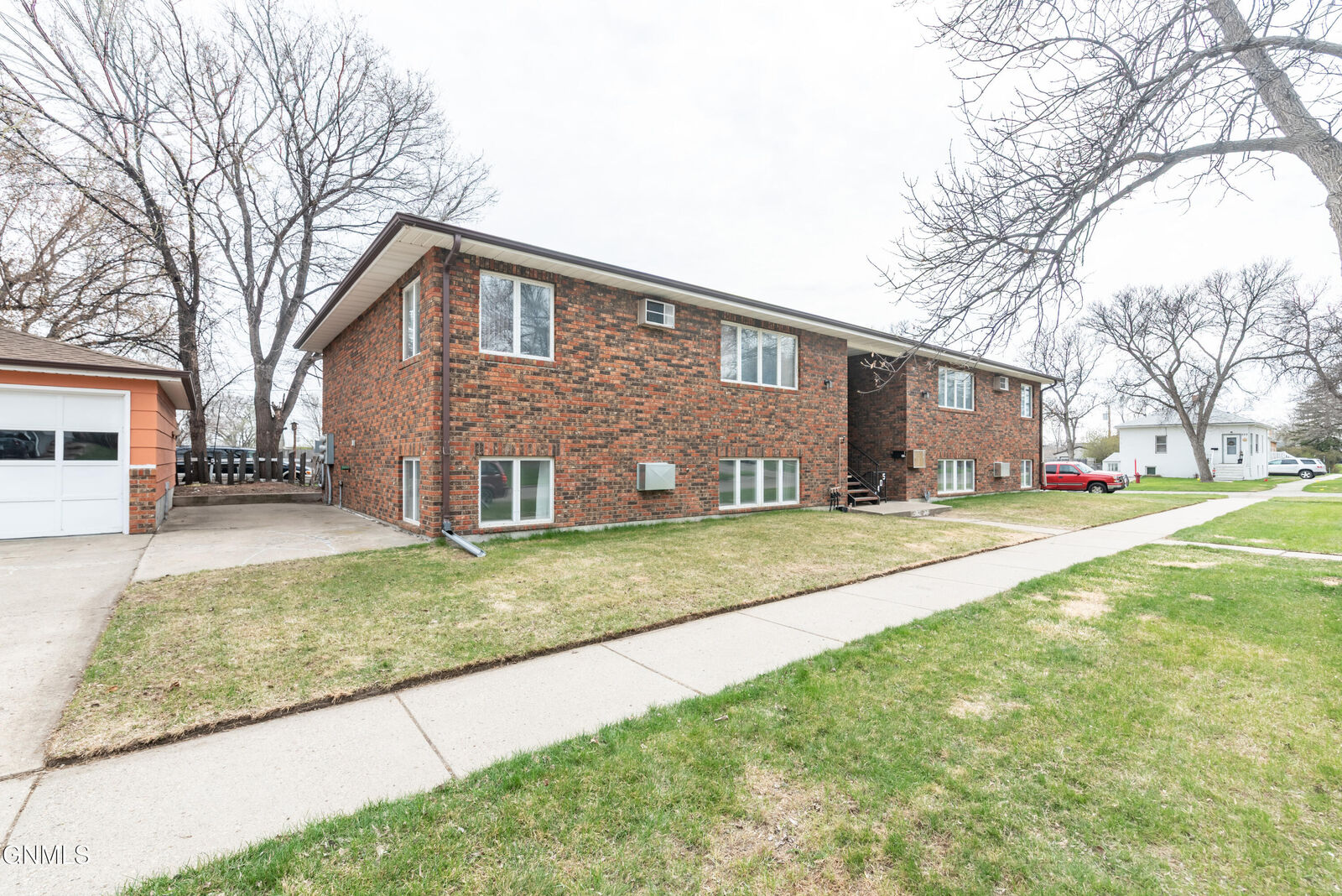 Property Photo:  1405 Avenue B D  ND 58501 