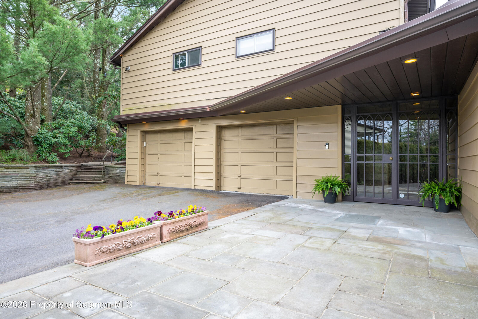 Property Photo:  20 Pen-Y-Bryn Drive  PA 18505 