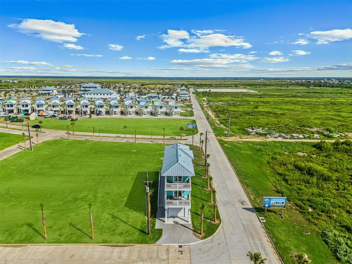 Property Photo:  805 Flip Flop Way  TX 77650 