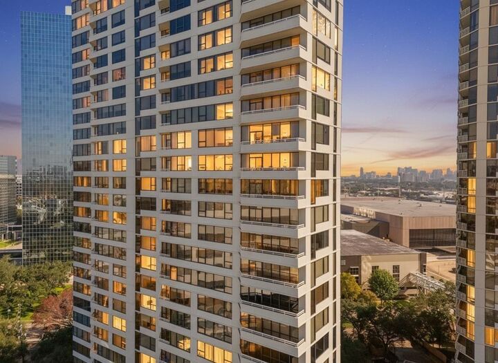 Property Photo:  14 Greenway Plaza 17Q  TX 77046 