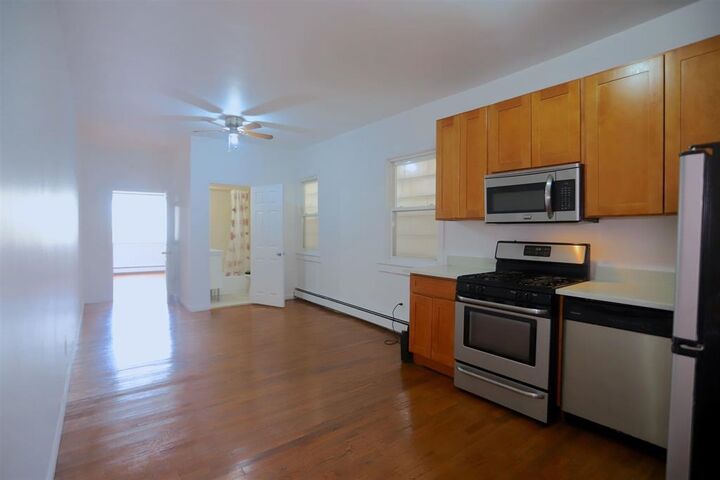 Property Photo:  79 Beacon Ave 2  NJ 07306 