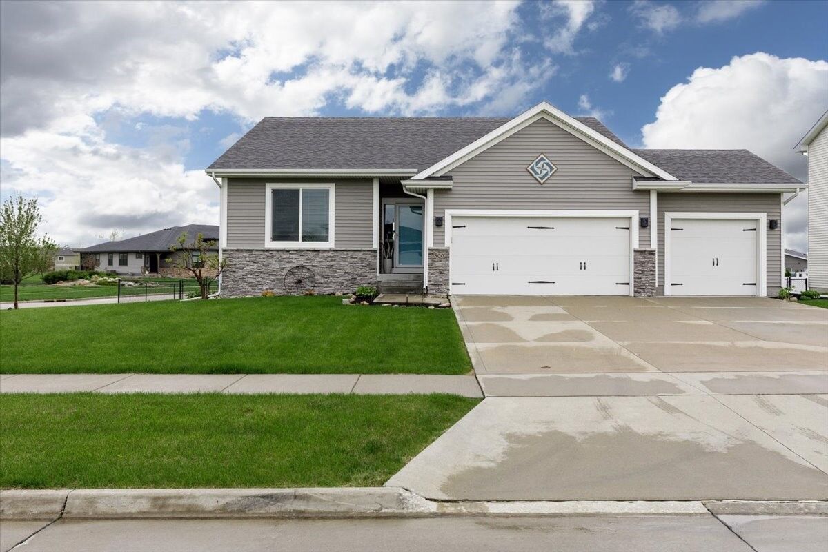 Property Photo:  300 NW 1st Street  IA 50263 