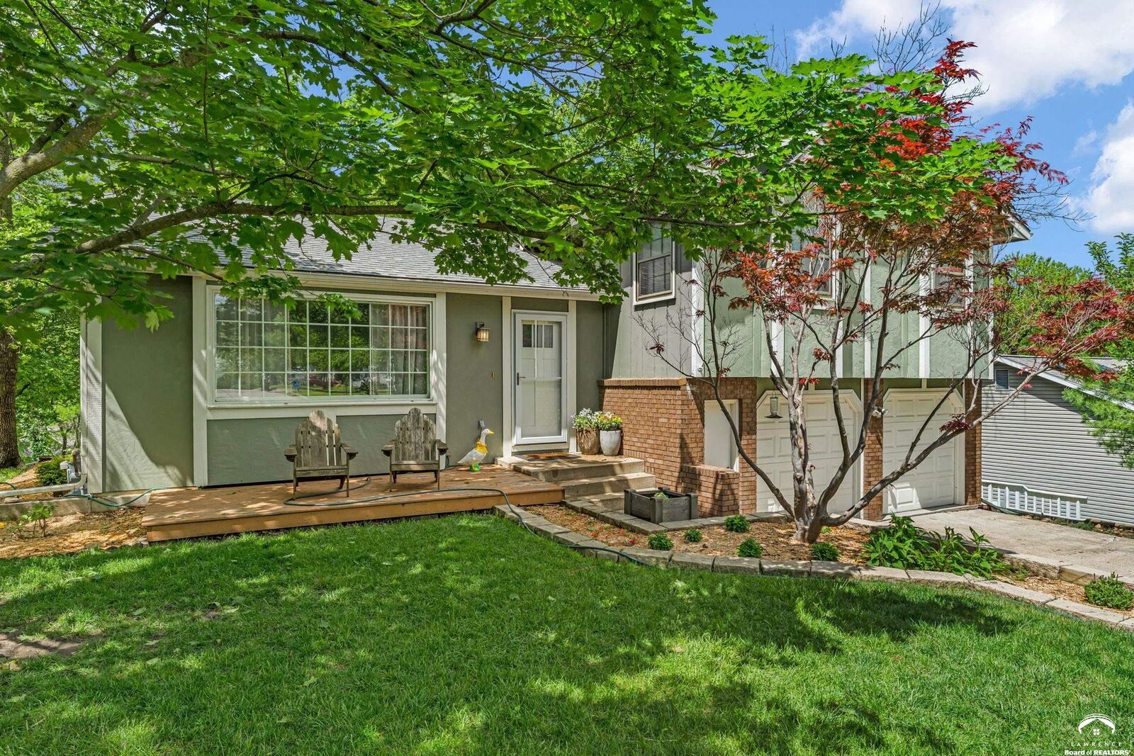 Property Photo:  201 Wagon Wheel Road  KS 66049 