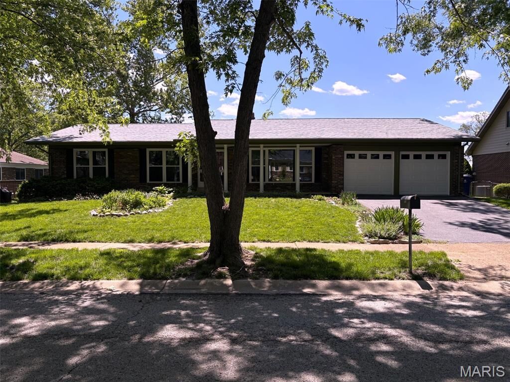 Property Photo:  2804 Springridge Drive  MO 63129 