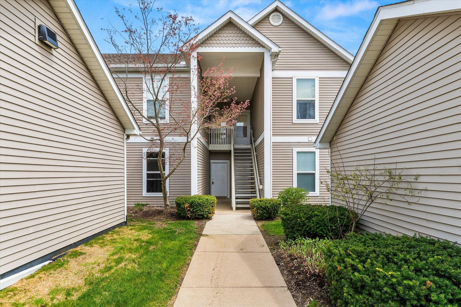 Property Photo:  1491 Fox Pointe Circle  MI 48108 