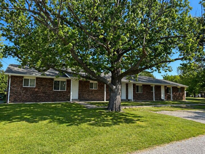Property Photo:  404 E Main Street  IL 62924 