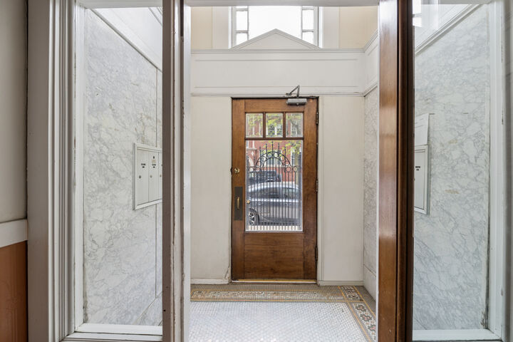 Property Photo:  923 E 61st Street 2  IL 60637 