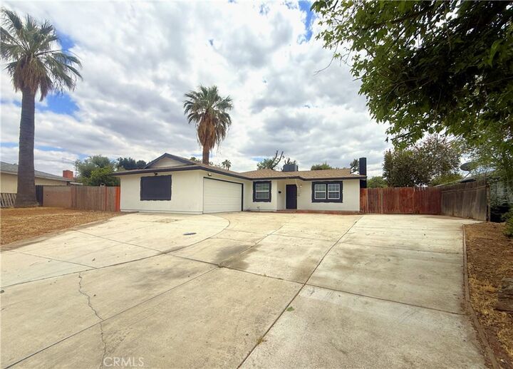 Property Photo:  490 Avignon Court  CA 92501 