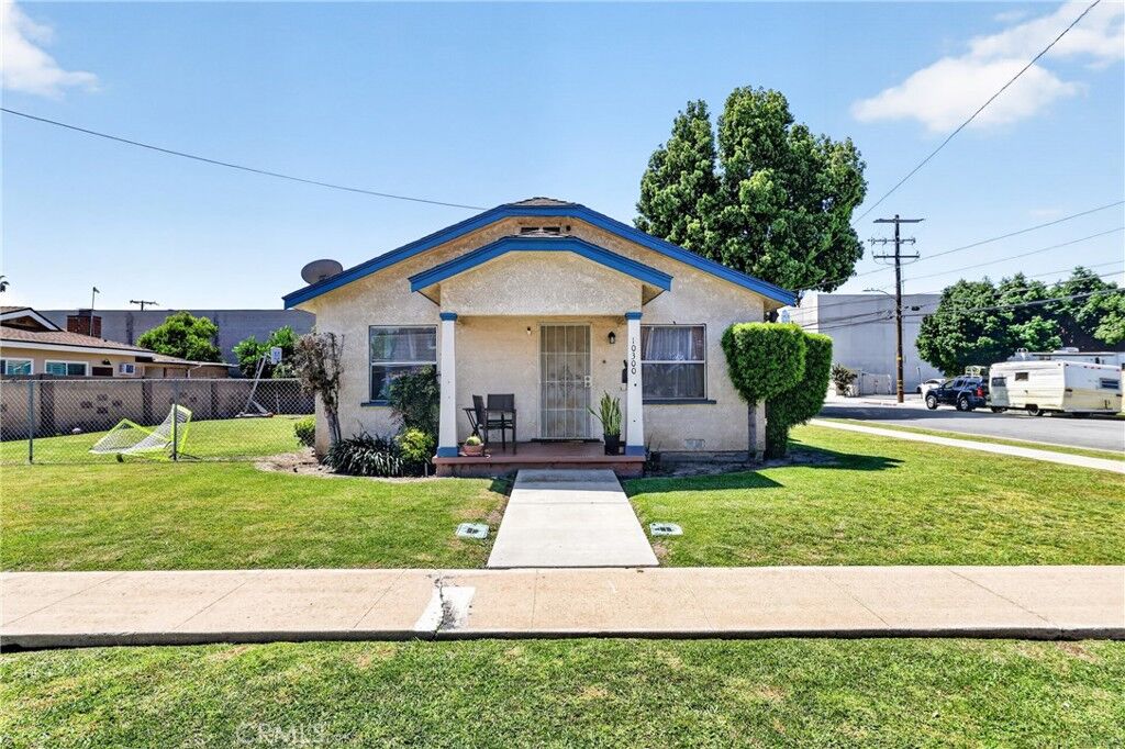 Property Photo:  10300 Monterey Street  CA 90706 